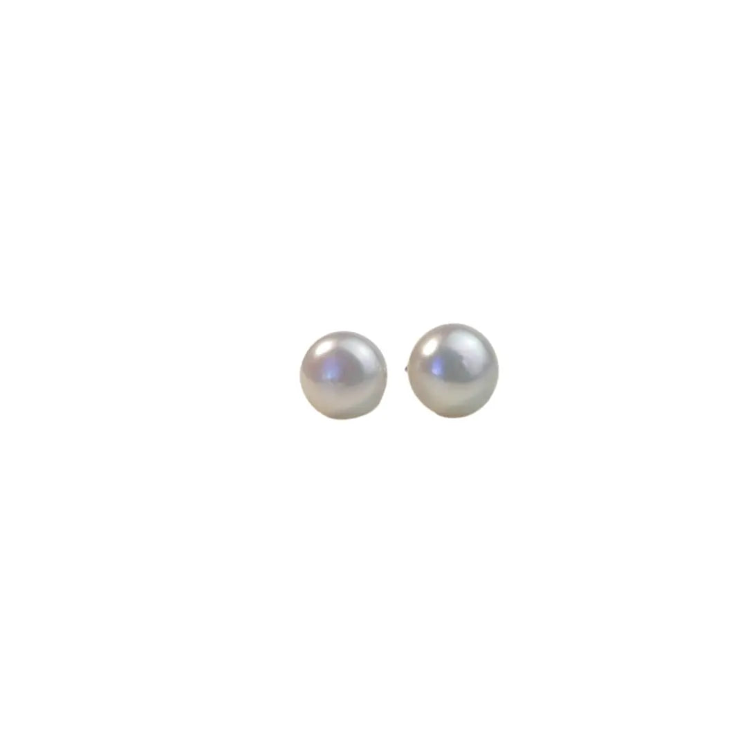 Timeless Elegance: 5mm Classic Pearl Earrings - Image #1